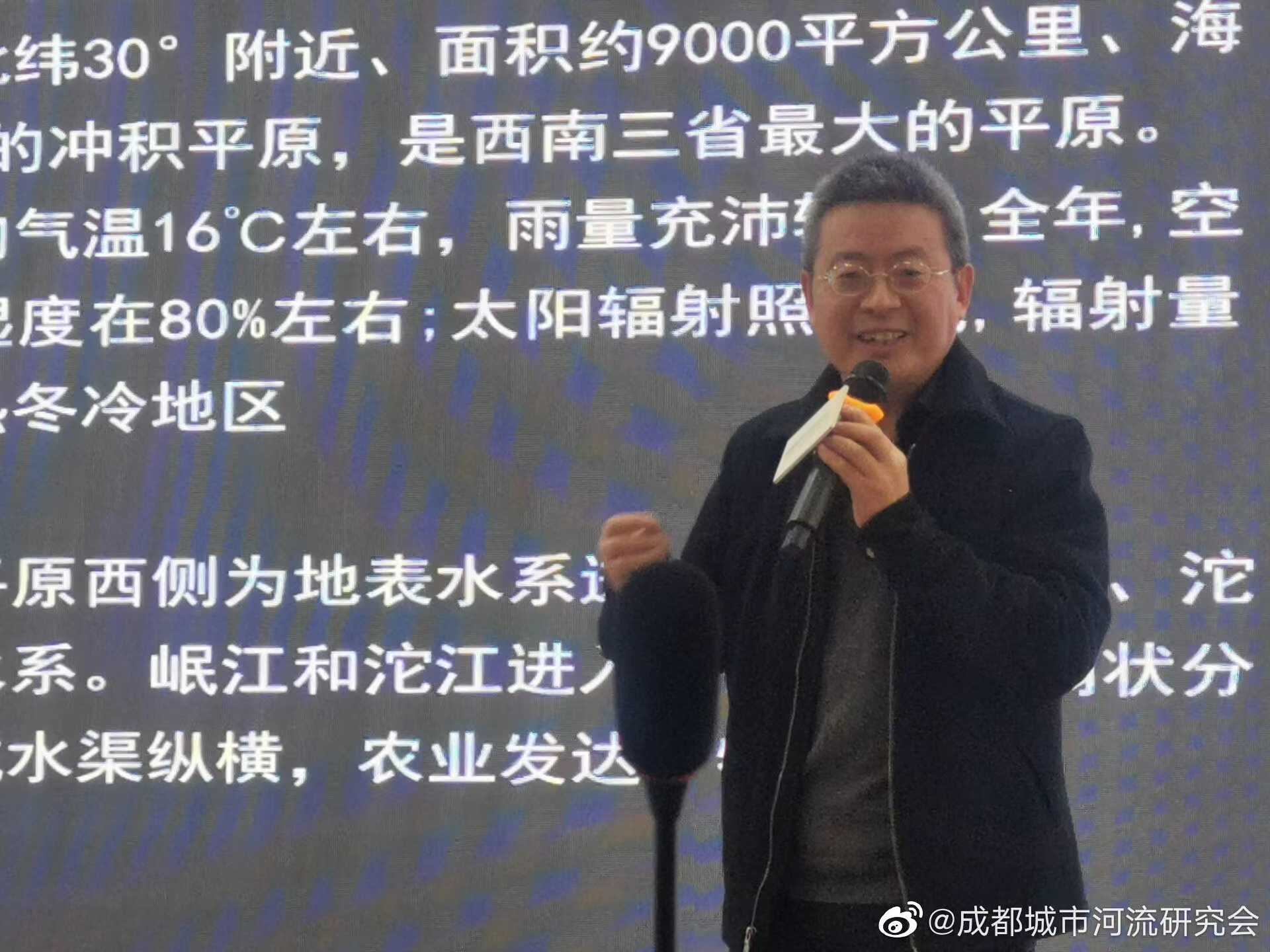 刘卫兵出席第十六届岷江论坛 阐释林盘文化的传承创新与生态价值