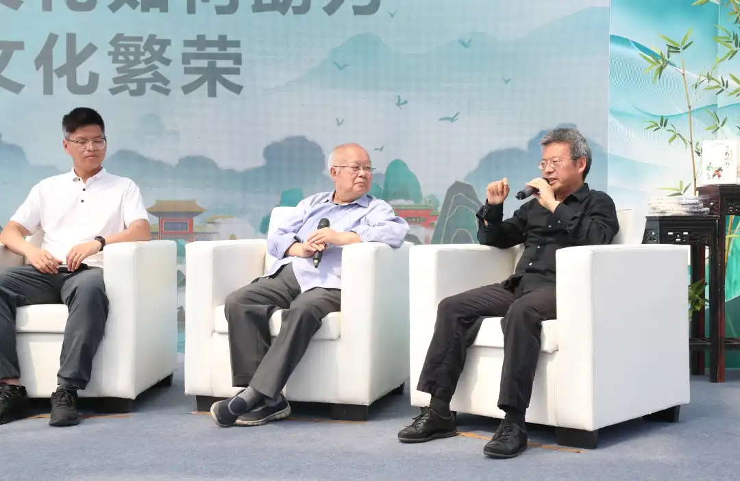 袁庭栋、刘卫兵共话“史志兴村” 